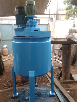 Twin shaft disperser